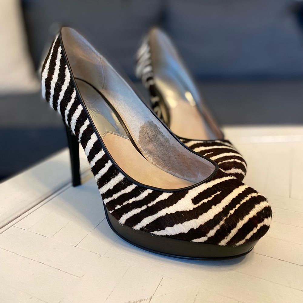 Michael Kors Calf Hair Zebra Print Women’s Round Toe Heels Size 6 - Picture 1 of 11